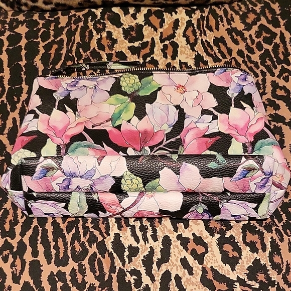 Steve Madden Black Vegan Leather Tote Bag with Floral Clutch/Cosmetic Pouch - Picture 10 of 16